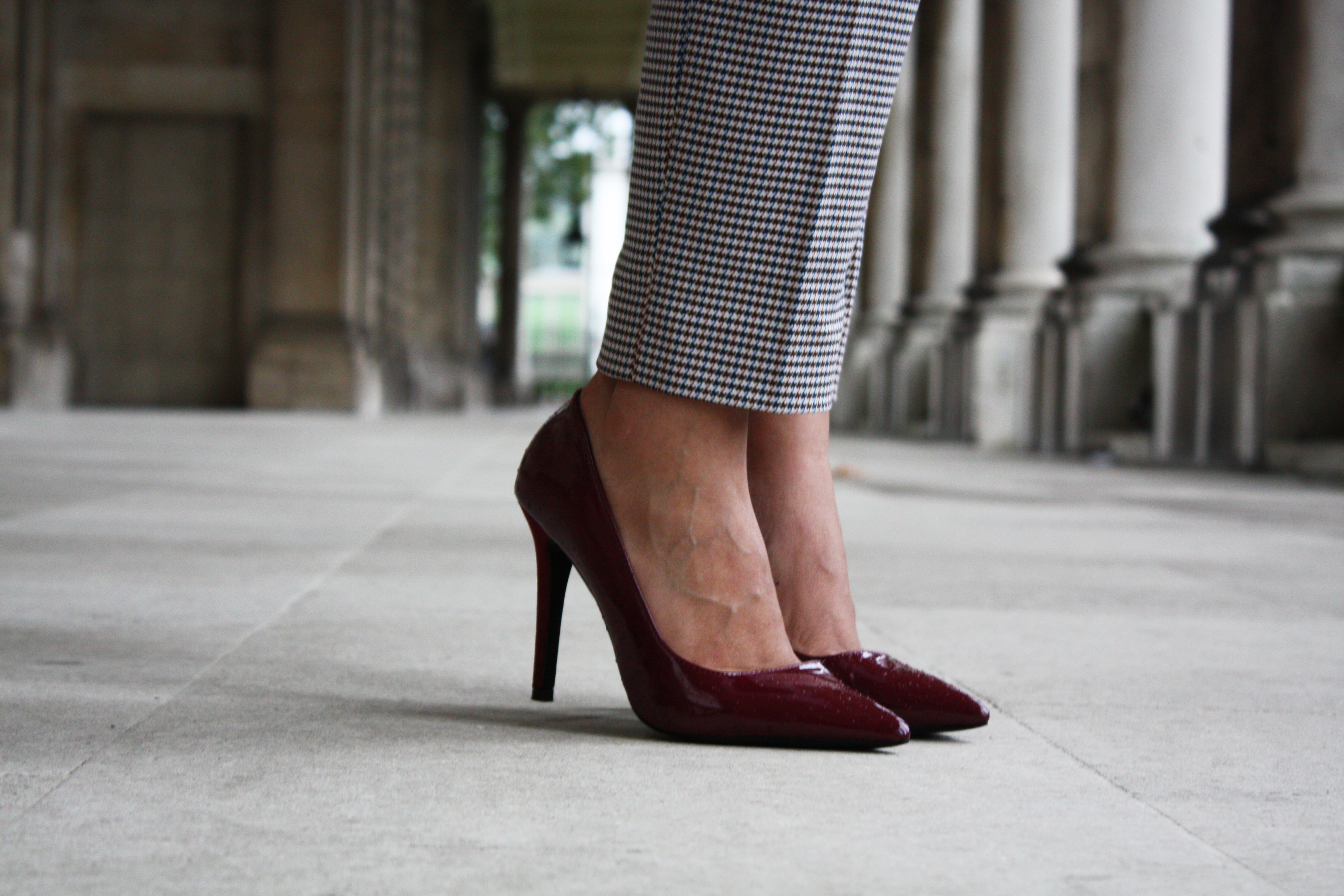 burgundy pumps outfit